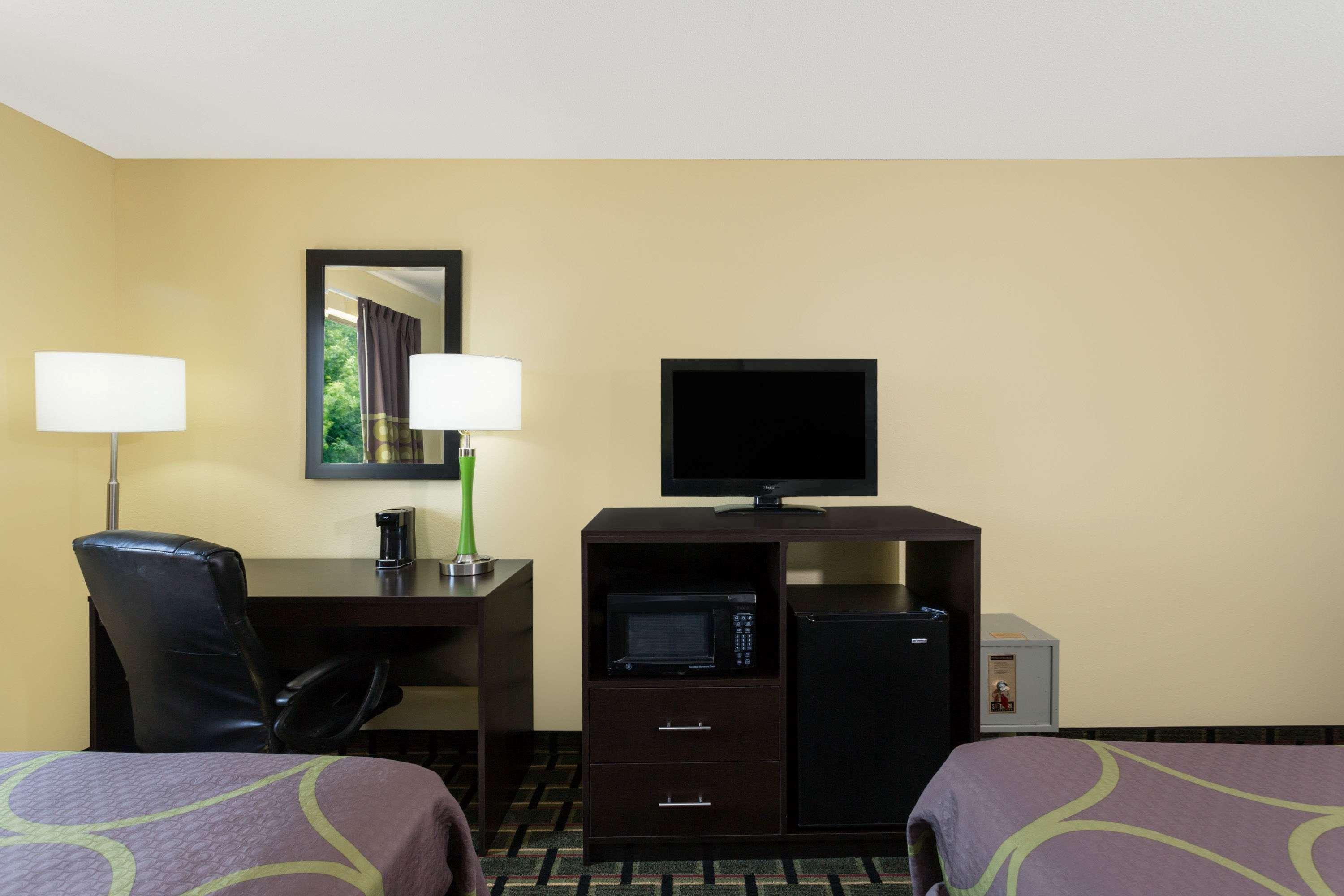Super 8 By Wyndham Marietta Motel Luaran gambar