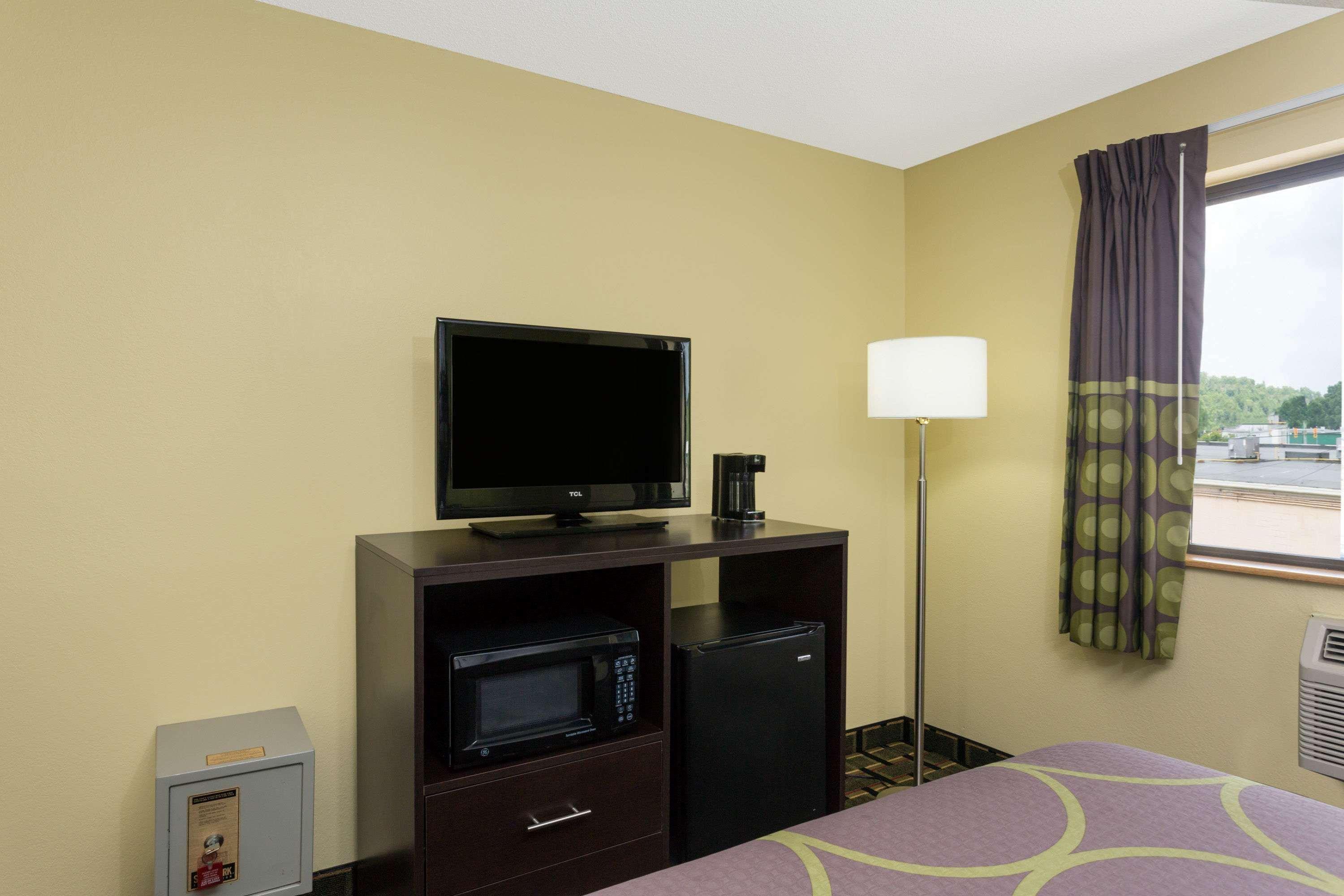 Super 8 By Wyndham Marietta Motel Luaran gambar