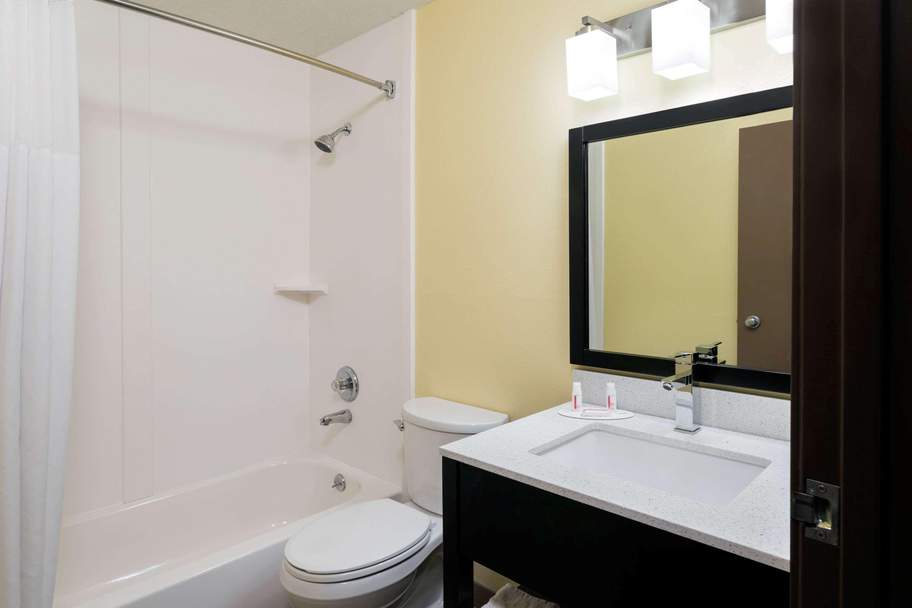 Super 8 By Wyndham Marietta Motel Luaran gambar
