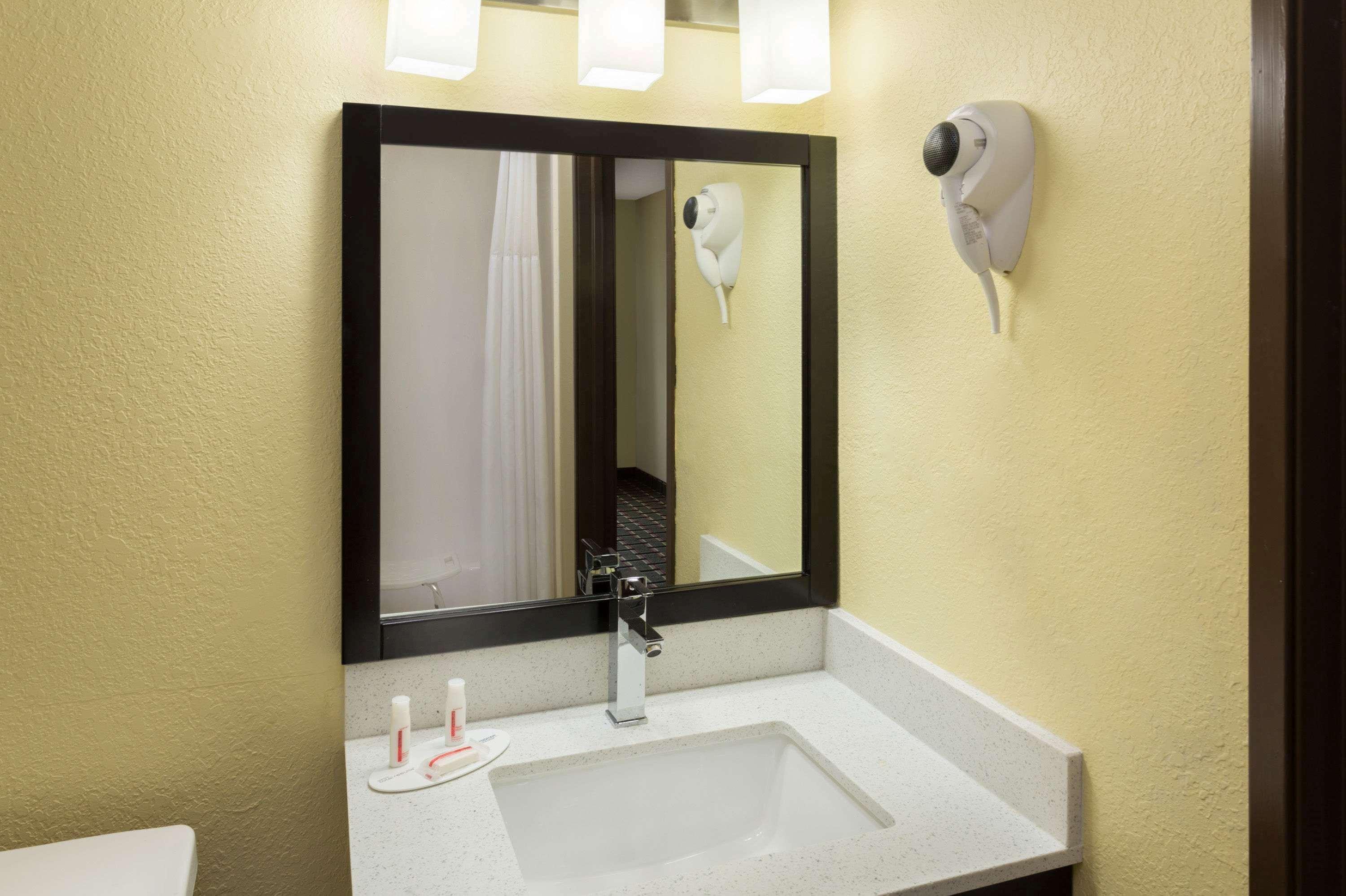 Super 8 By Wyndham Marietta Motel Luaran gambar